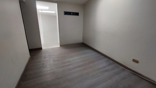 Casa En Venta De 5 Dorm. En Providencia