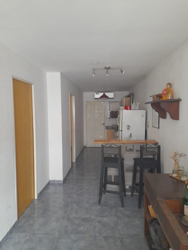 Casa Con Departamento, Galpon Y Cocheras, 6 Ambientes En Venta