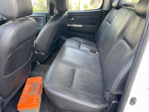 Toyota Hilux 3.0 Cd Srv Cuero 4x4 5at - A4 2014