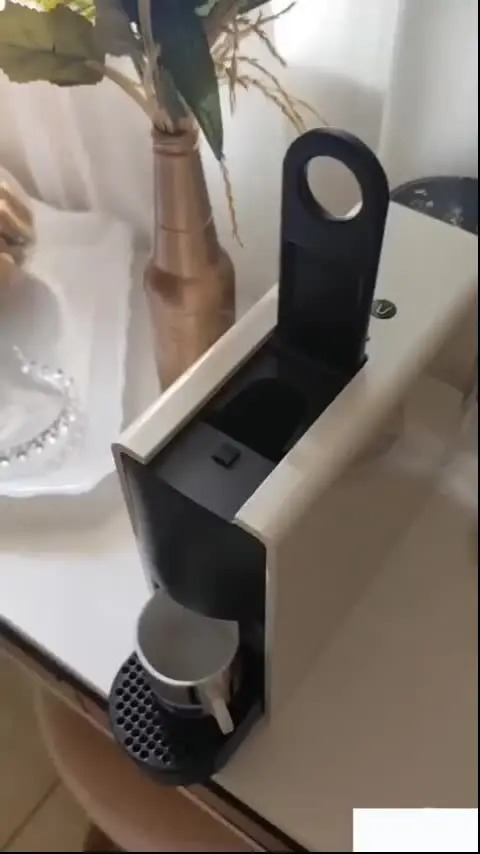 Cafeteira Nespresso Essenza Mini Preta | Parcelamento sem juros
