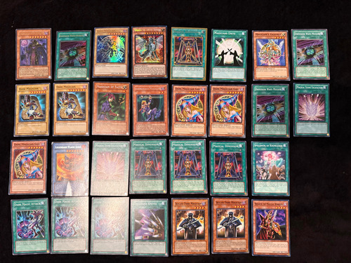 Lote Yugioh Dark Magician Spellcaster 31 Cartas #7 Dark Magician Inglés (Usado)