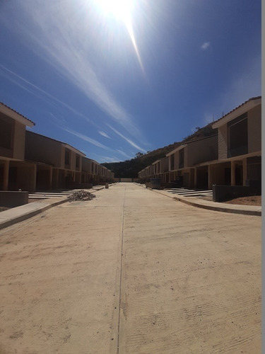 Imagen 3 de 16 de Townhouse En Venta En San Diego La Esmeralda