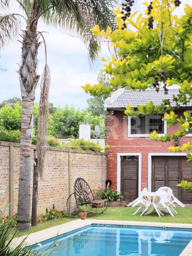 Distinguida Casa En Barrio Centro