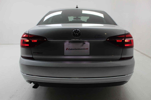 Imagen 4 de 13 de Volkswagen Passat 2017 5 Cilindros