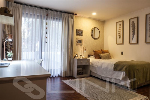 Casa En Venta De 5 Dorm. En Las Condes