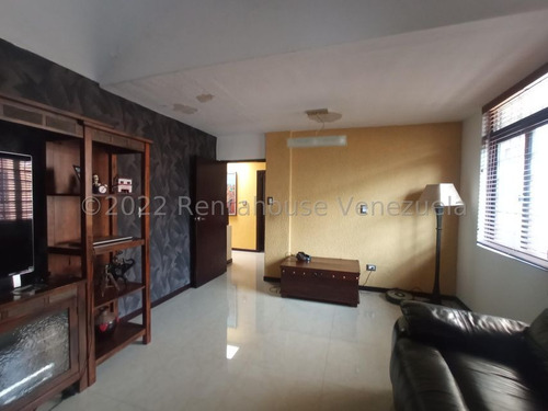 Monicam 23-424 Imponente Townhuse Anclado En Zona Privilegiada, Exquisita Ambientación, De Impecable Diseño, Propiedad De Tipo Duplex Con Amplitud En Sus Niveles De Bella Arquitectura