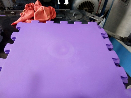 Imagen 2 de 10 de Piso Tecnico Para Gimnasios Y Canchas De Pvc Antideslizante
