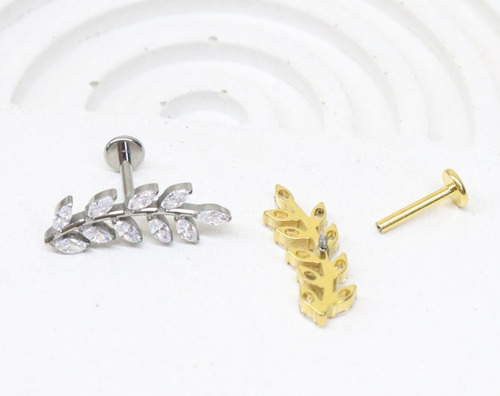 Piercing Folha Ramo Titânio Com Zircônias Rosca Interna Cor Dourado Pvd