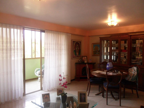 Practico Apartamento En Las Acacias. 103 Mtrs2. Gf