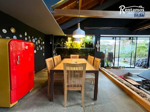 Casa En Venta En Alto Del Escobero. Cod V775211