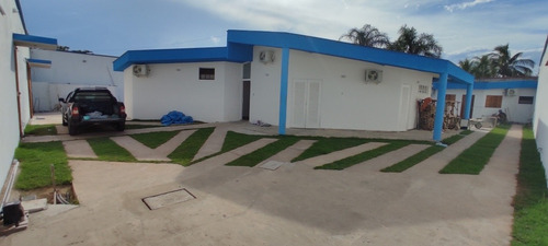 Casa Na Praia Com Piscina Aquecida, 2 Spa Com Hidromassagem Aquecidos, Ar Condicionado, Salão De Jogos, 2 Quadras Da Praia, Garagem Para 15 Ou Mais Carros,