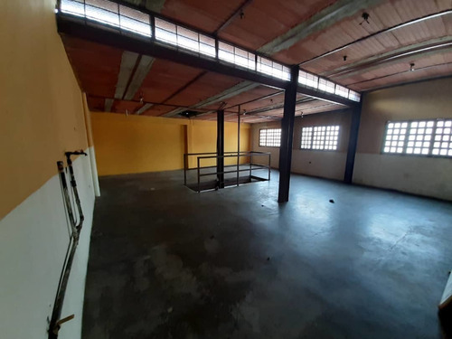 Imagen 7 de 9 de Alquilo Local Comercial En Av Cuatricentenaria