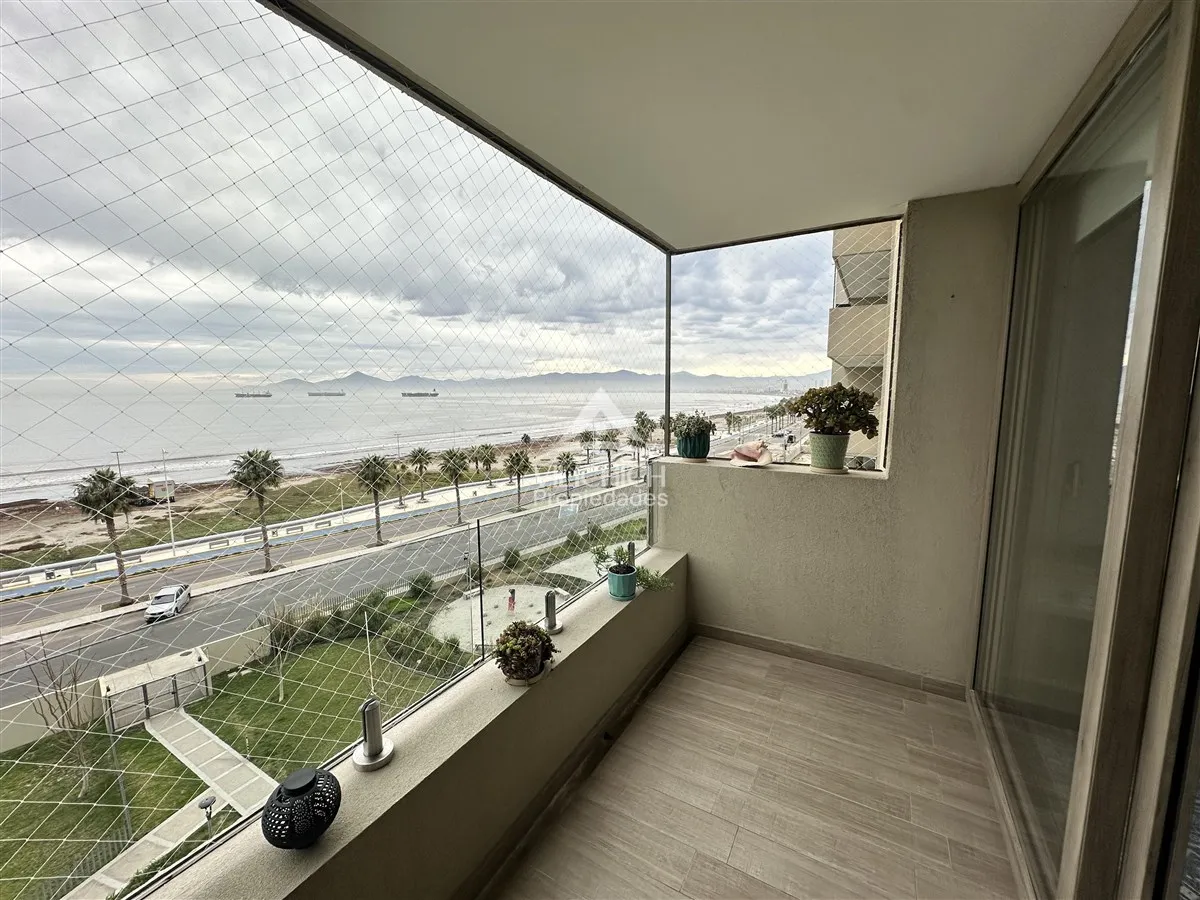 Imagen 2 de 21 de Departamento Amoblado En Venta De 3 Dorm. En Avda. Costanera