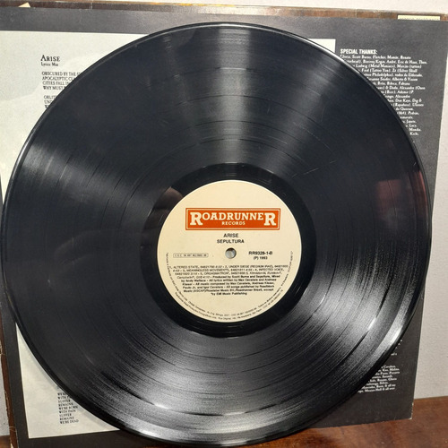 Imagem 8 de 8 de Vinil Lp Sepultura Arise Com Encarte Bom Estado