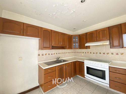 Casa En Jardín Real, Zapopan Con 4 Recámaras, 220 M², Id: 153696