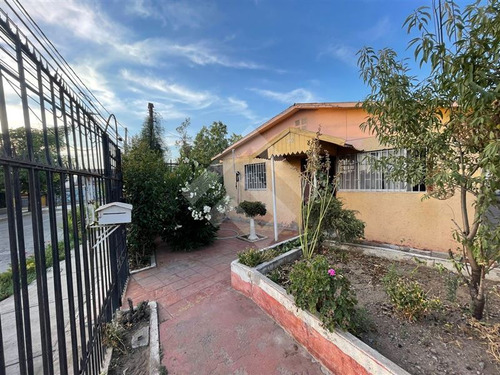 Casa En Venta De 3 Dorm. En Maipú