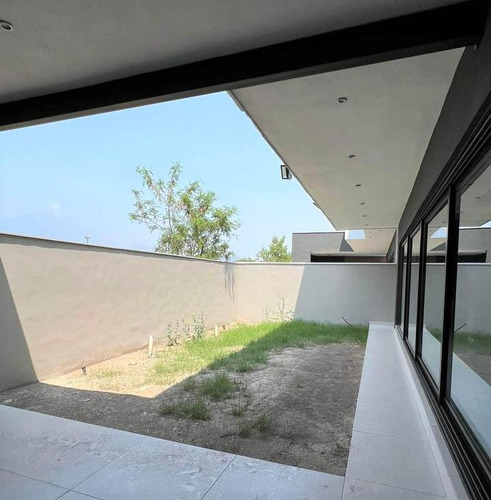 Estrena Residencia En Privada En El Uro Zona Carretera Nacional, C/ Jardín, Terraza Exterior Techada C/ Asador Balcón C/ Vistas A Las Montañas, Fracc C/ Alberca, Áreas Verdes Y Cancha De Fútbol
