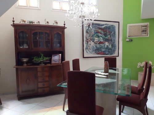 Imagen 9 de 26 de Casa De Niveles En Urbanización Los Olivos. Amplios Espacios Con Fuente Área Social
