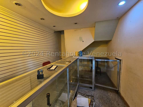 Acogedor E Iluminado Local Comercial Ubicado En El C.c. Parque Aragua 24-17294 Ec