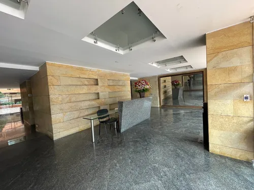 Amplio Apartamento- Excelente Ubicacion .