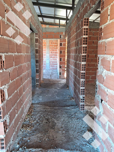 En Venta, Casa De 4 Dormitorios En Obra Santa Rita, Plottier