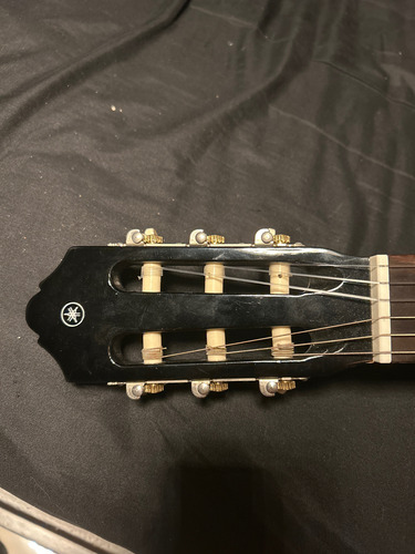 Guitarra Clásica Yamaha C40 Negra Y Funda Color Negro Negro Diestro Arce (Usado)