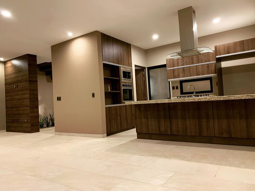 Estrena Residencia En Altozano, De Autor, 3 Recamaras, Sala Tv, Jardín, Luxury