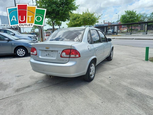 Chevrolet Corsa Super 2012 Gris Plata 4 Puertas