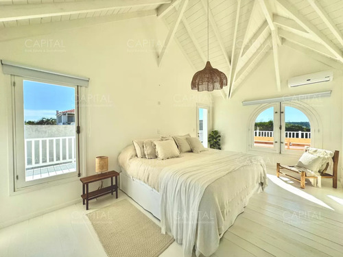 Casa En Venta En Pueblo De José Ignacio 3 Dormitorios Y Dependencia Con Vista Al Mar