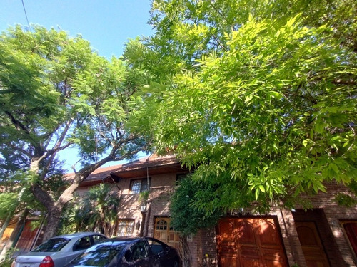 Única Casa Interna En Venta, De 3 Plantas En Barrio Cerrado San Leonardo Villa Bosch. Construcción De Calidad.
