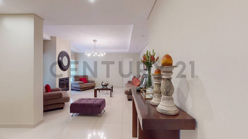 Casa En Venta En Grand Bell 1, Mirá Las Fotos Y Recorré El Tour Virtual!!!