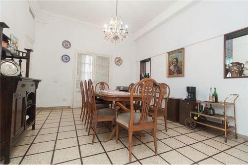 Venta Casa Parque Chas 4 Ambientes Cochera Patio