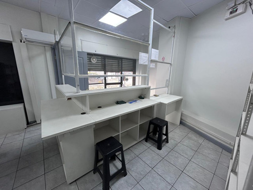 Local Comercial Ideal Farmacia Mac-iver /parque Forestal Pre