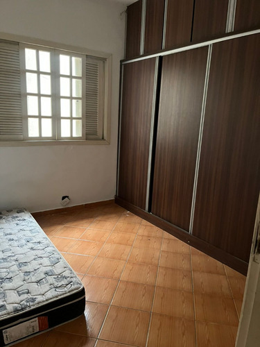 Casa Com Ótimo Quintal E Reformada