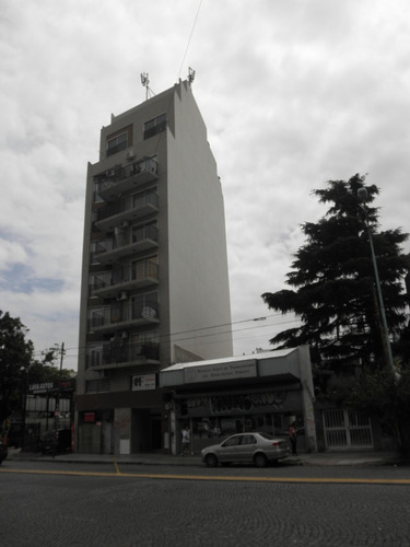 Local, Triunvorato 3100 De 187m2, 3m Altura Cerca Boca Subte