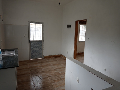 Casa Con Jardín Y Fondo Toda A Nuevo. Permuta