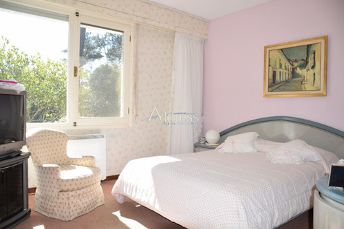 Casa En Country, 4 Dormitorios *- Ref: 3163