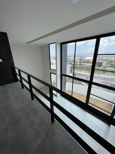En Venta | Espectacular Casa En Privada Con Casa Club, Nuevo Refugio, Querétaro