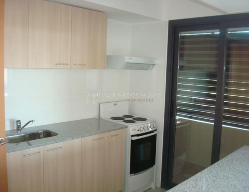 Imagen 10 de 11 de Apartamento Pent Huose.- Maldonado A Pasos De Playa Mansa.- Dos Dormitorios Dos Baños Living Comedor ,muy Linda Vista Cocina Con Lavadero Garaje .-