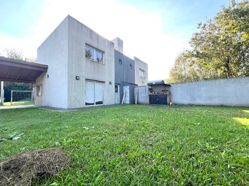 Impecable Casa Tipo Dúplex Sobre Esquina (barrio E. Echeverria)