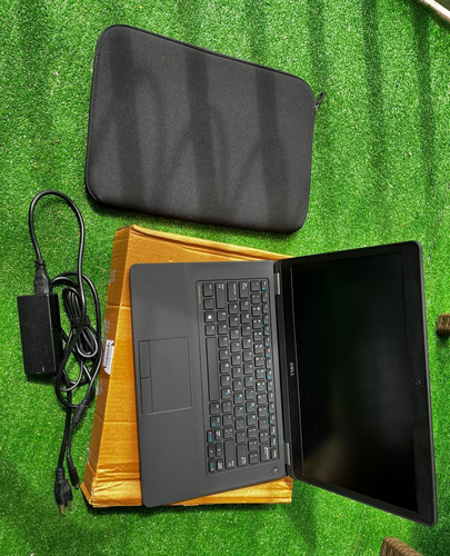 Forro Laptop Amazon Basics