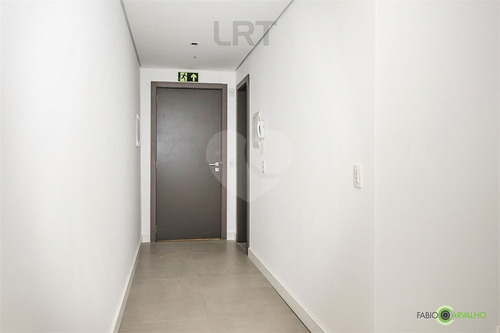 Imagem 9 de 30 de Ampla Sala Em Andar Alto Com 73 M² No Praia De Belas - Reo226186