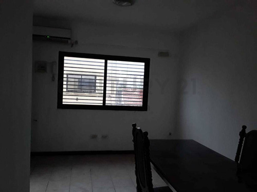 Imagen 20 de 30 de 132 Entre 64 Y 65. Departamento De Dos Dormitorios En Venta, Los Hornos.-