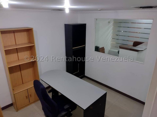 Vendo Estupenda Oficina Remodelada De 46.8 Mts2 Chacaito !!! Consta De 4 Ambientes , Recepción, 2 Oficinas Cerradas Y Otro Ambiente Para Reuniones Y Trabajo...excelente Inversión...!!