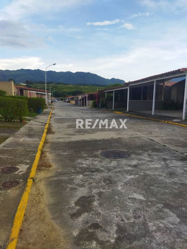 Imagen 4 de 18 de Venta De Casa En Obra Gris En Canaima Ii