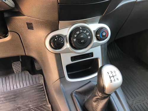 Imagen 13 de 18 de Ford Fiesta Kinetic Design 2018 1.6 Se 120cv
