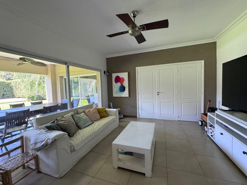 Casa En Venta En Barrio Cerrado Villa Olivos - Venta Particular