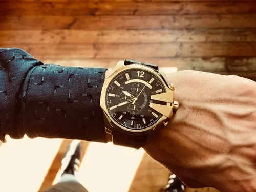 Reloj Hombre Diesel Mega Chief Dorado Crono Cuero Dz4344