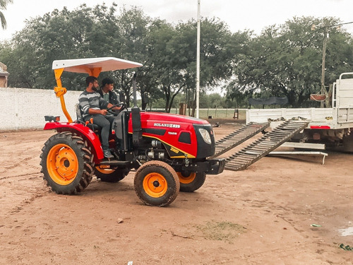 Imagen 8 de 15 de Tractor Agrícola Viñatero Angosto Roland H025 Traccion Doble