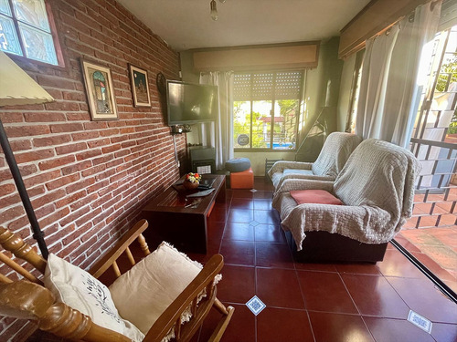 Venta Casa Ph De Altos De 4 Dormitorios Con Renta.